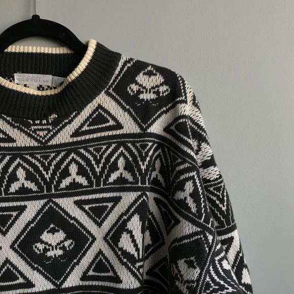 Oversized Black & White Patterned Sweater - Picture 2 of 6